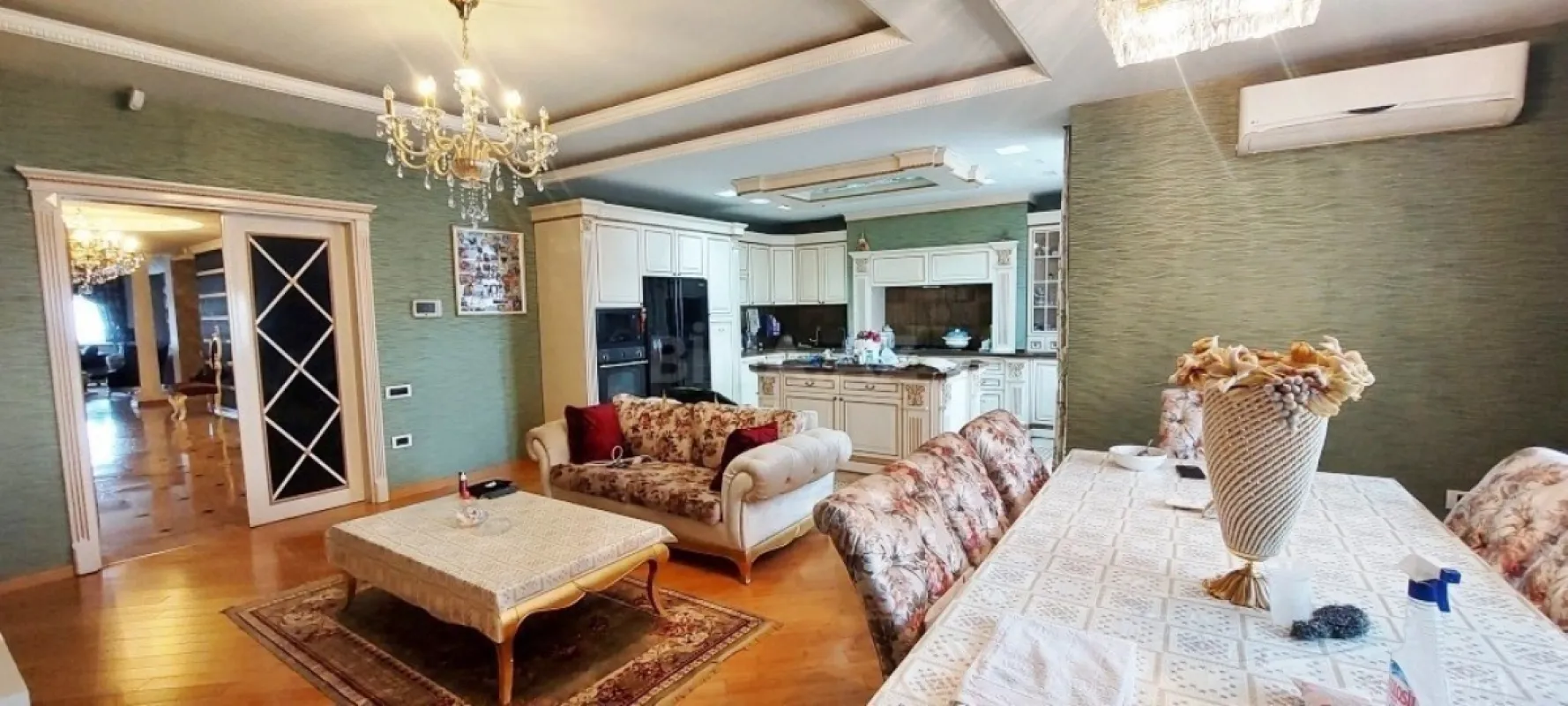 Satılır 5 otaqlı mənzil 340 m²