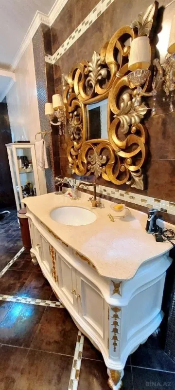 Satılır 5 otaqlı mənzil 340 m²