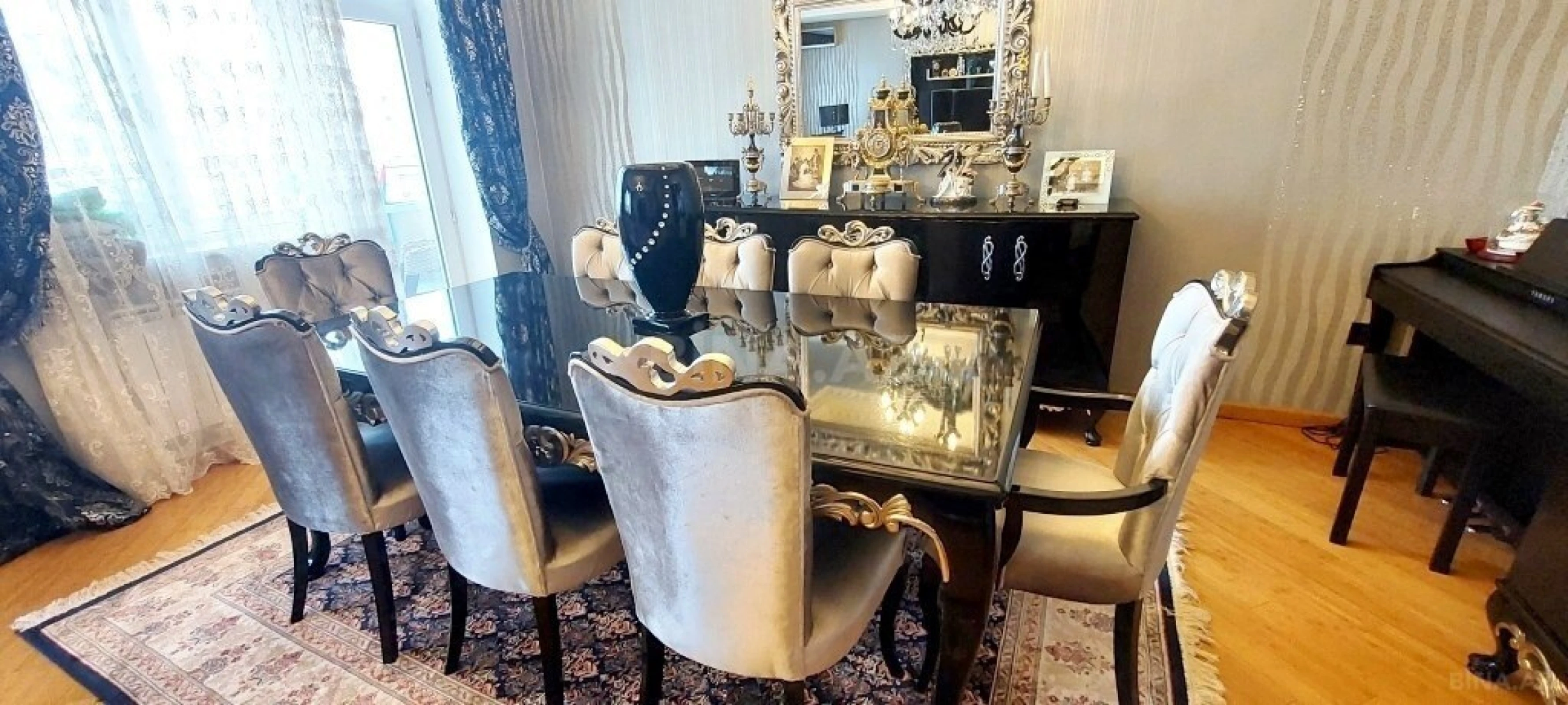 Satılır 5 otaqlı mənzil 340 m²