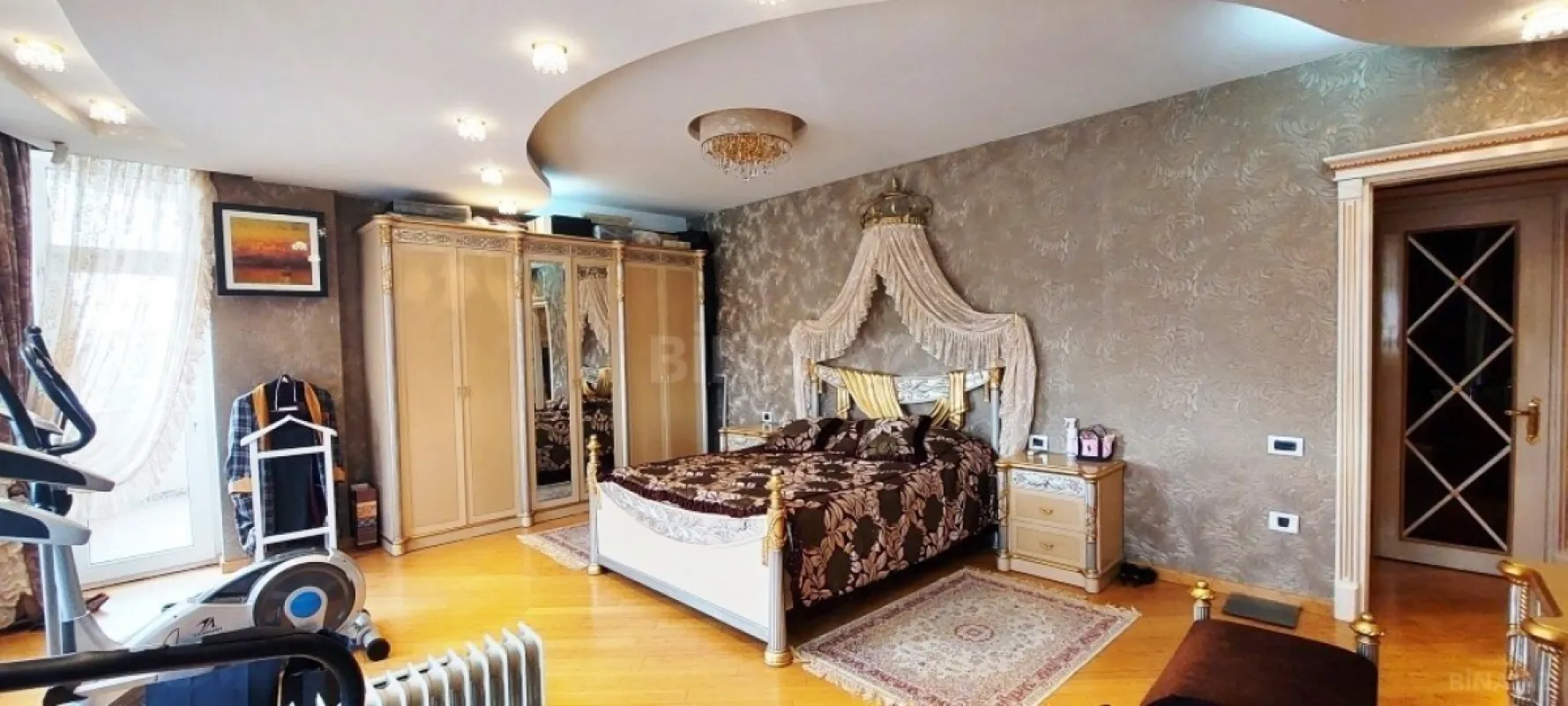 Satılır 5 otaqlı mənzil 340 m²