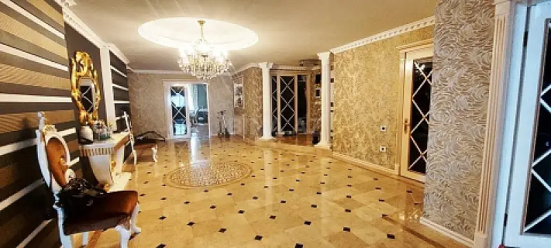 Satılır 5 otaqlı mənzil 340 m²