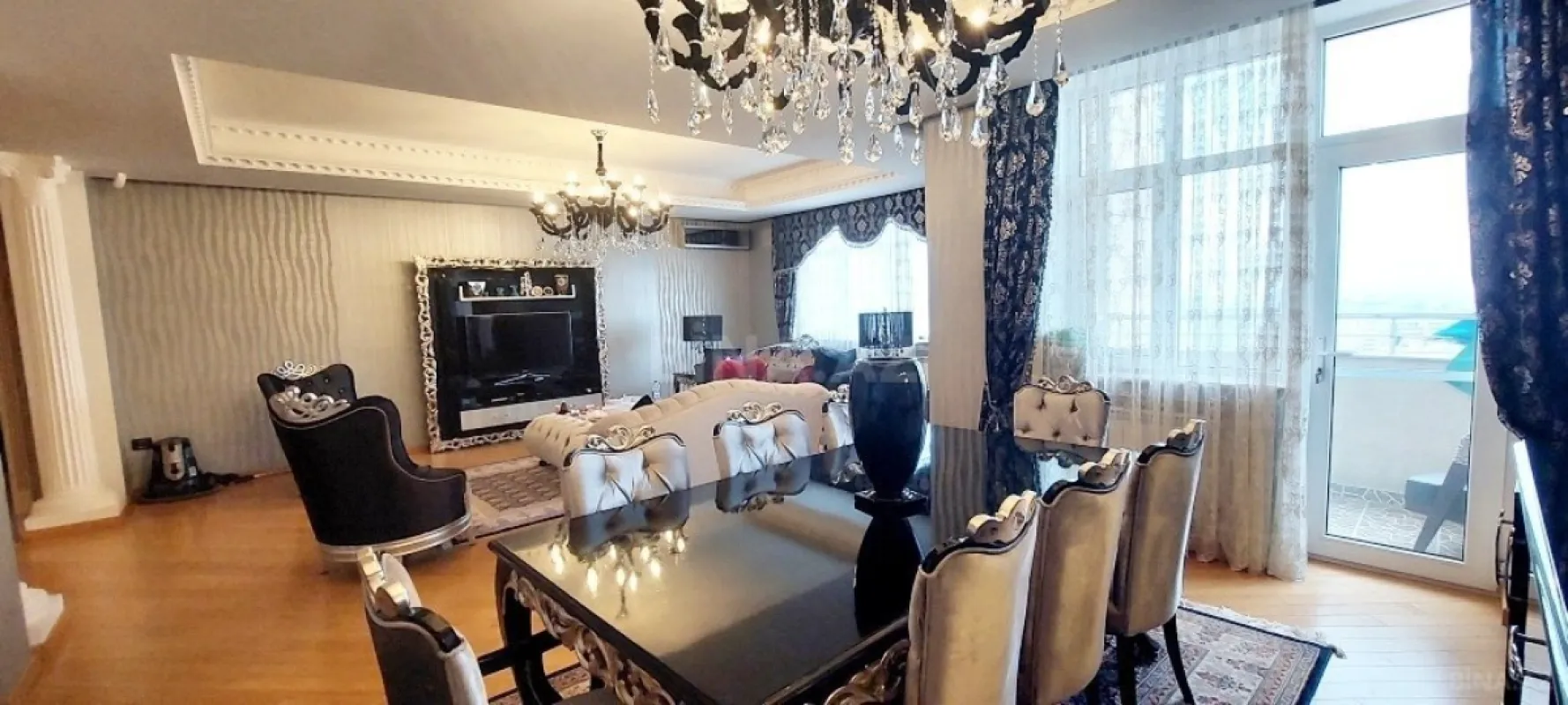 Satılır 5 otaqlı mənzil 340 m²