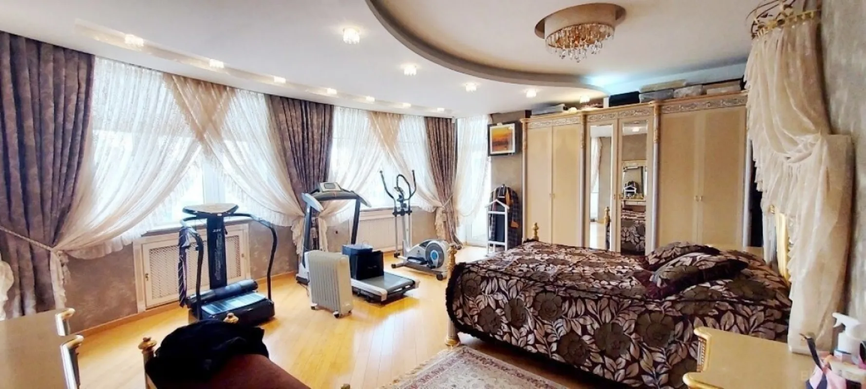 Satılır 5 otaqlı mənzil 340 m²