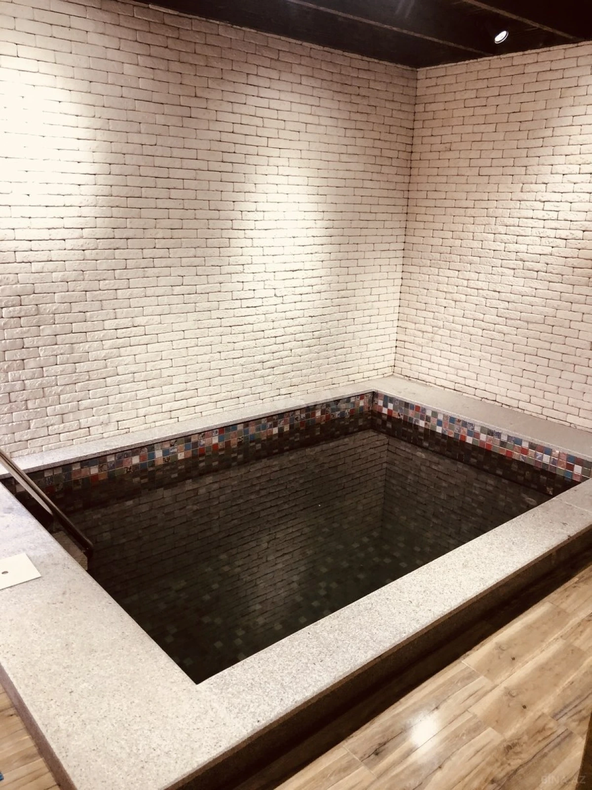 Satılır 8 otaqlı həyət evi 500 m²