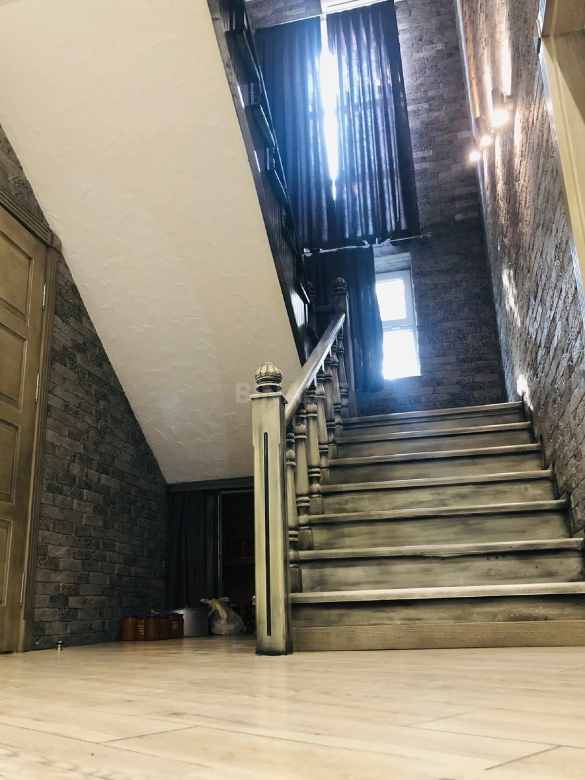 Satılır 8 otaqlı həyət evi 500 m²