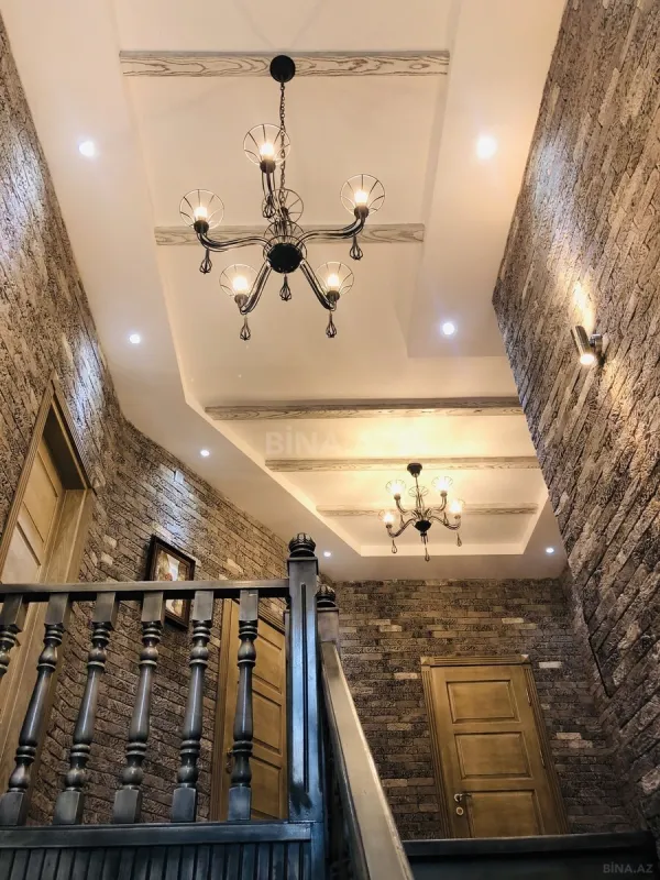 Satılır 8 otaqlı həyət evi 500 m²