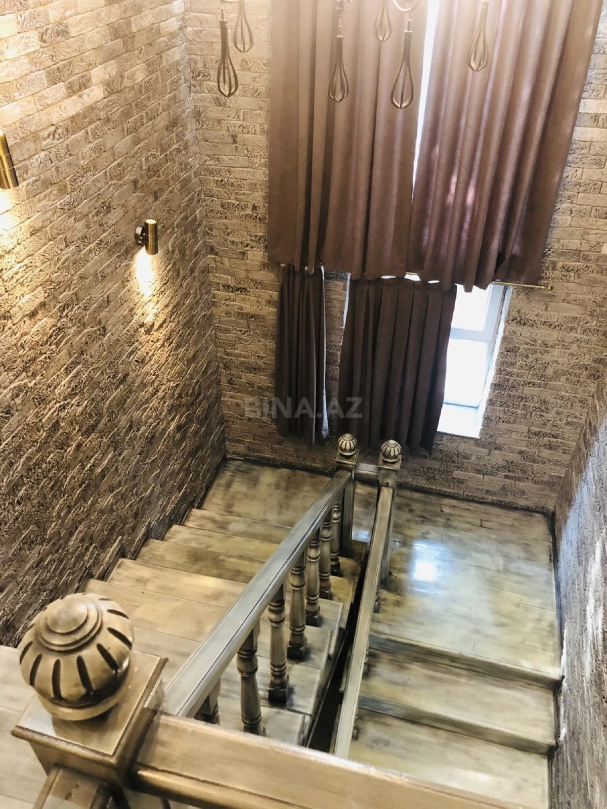 Satılır 8 otaqlı həyət evi 500 m²