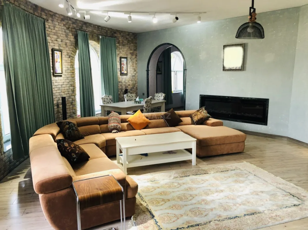 Satılır 8 otaqlı həyət evi 500 m²