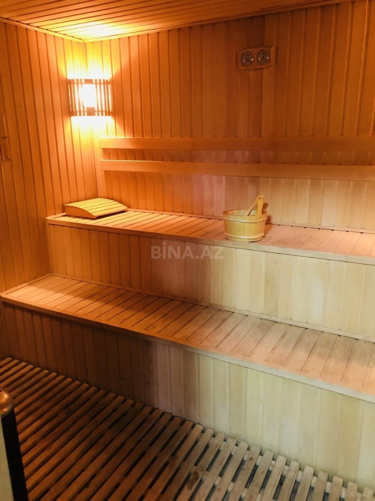 Satılır 8 otaqlı həyət evi 500 m²