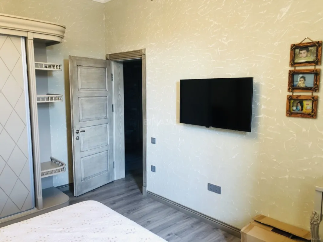 Satılır 8 otaqlı həyət evi 500 m²