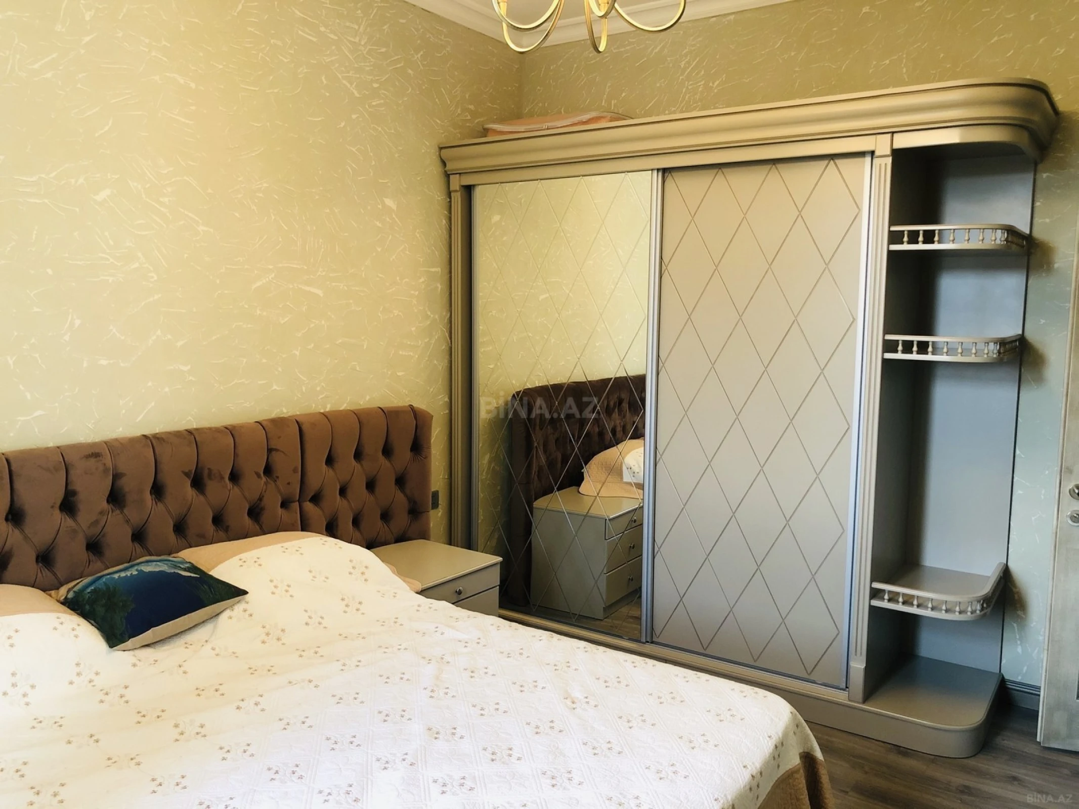 Satılır 8 otaqlı həyət evi 500 m²