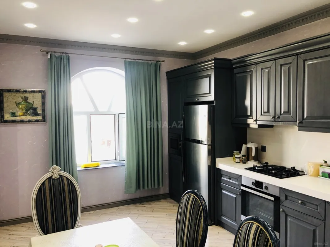 Satılır 8 otaqlı həyət evi 500 m²