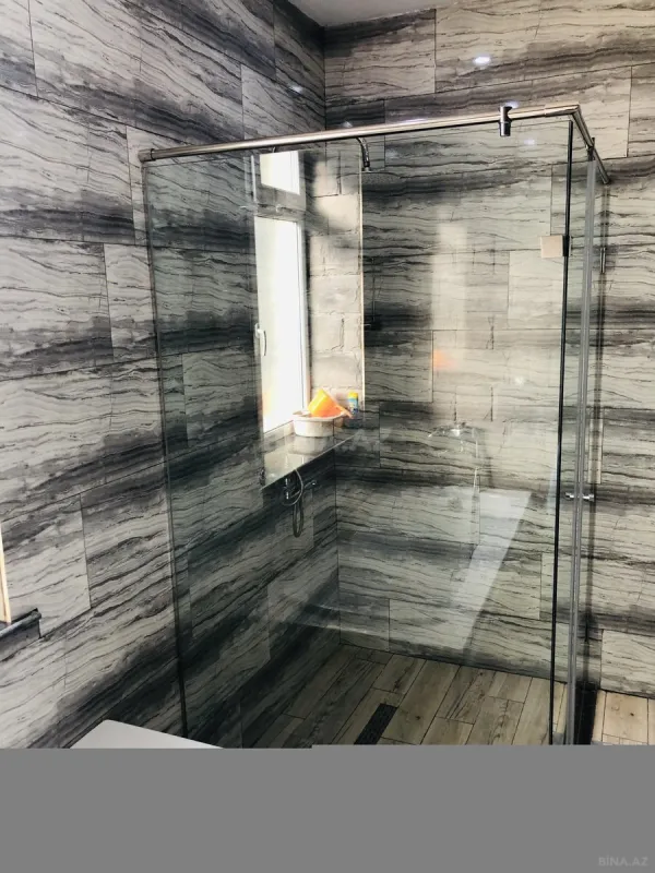 Satılır 8 otaqlı həyət evi 500 m²