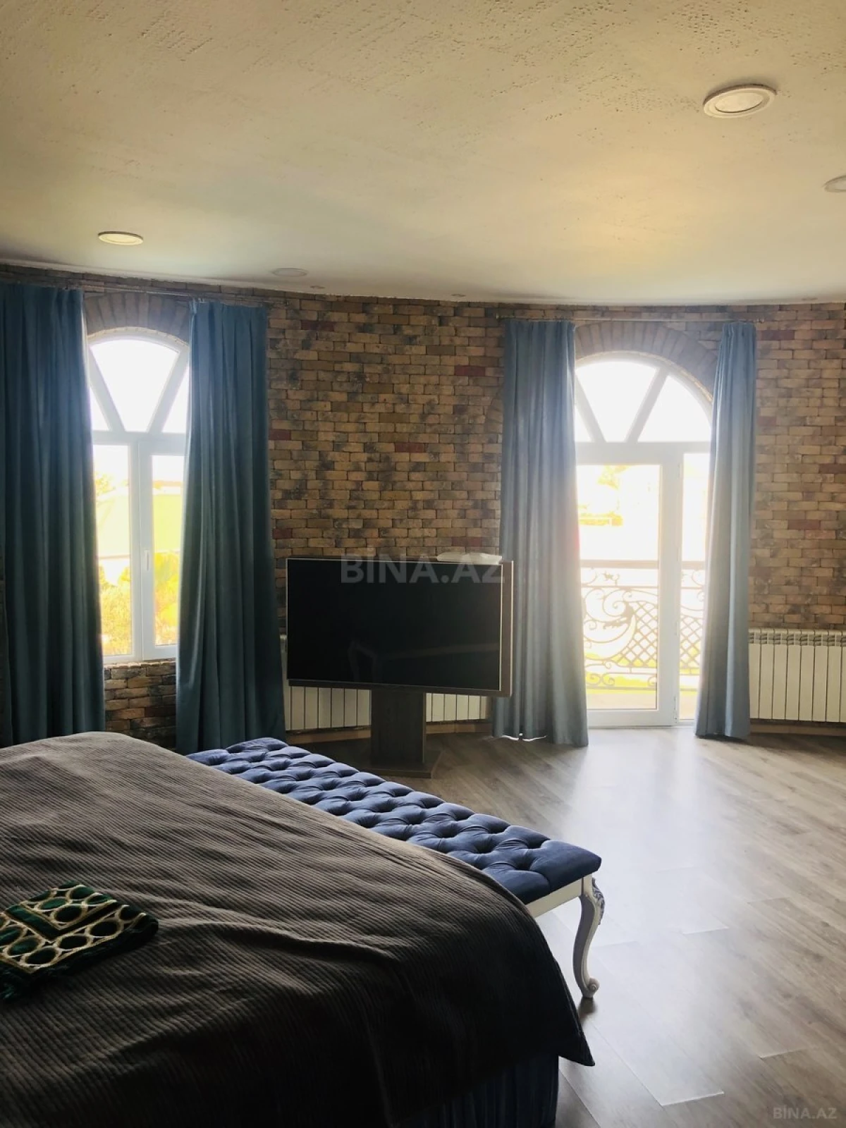 Satılır 8 otaqlı həyət evi 500 m²