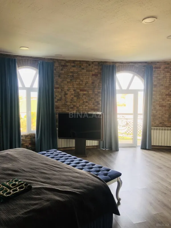 Satılır 8 otaqlı həyət evi 500 m²