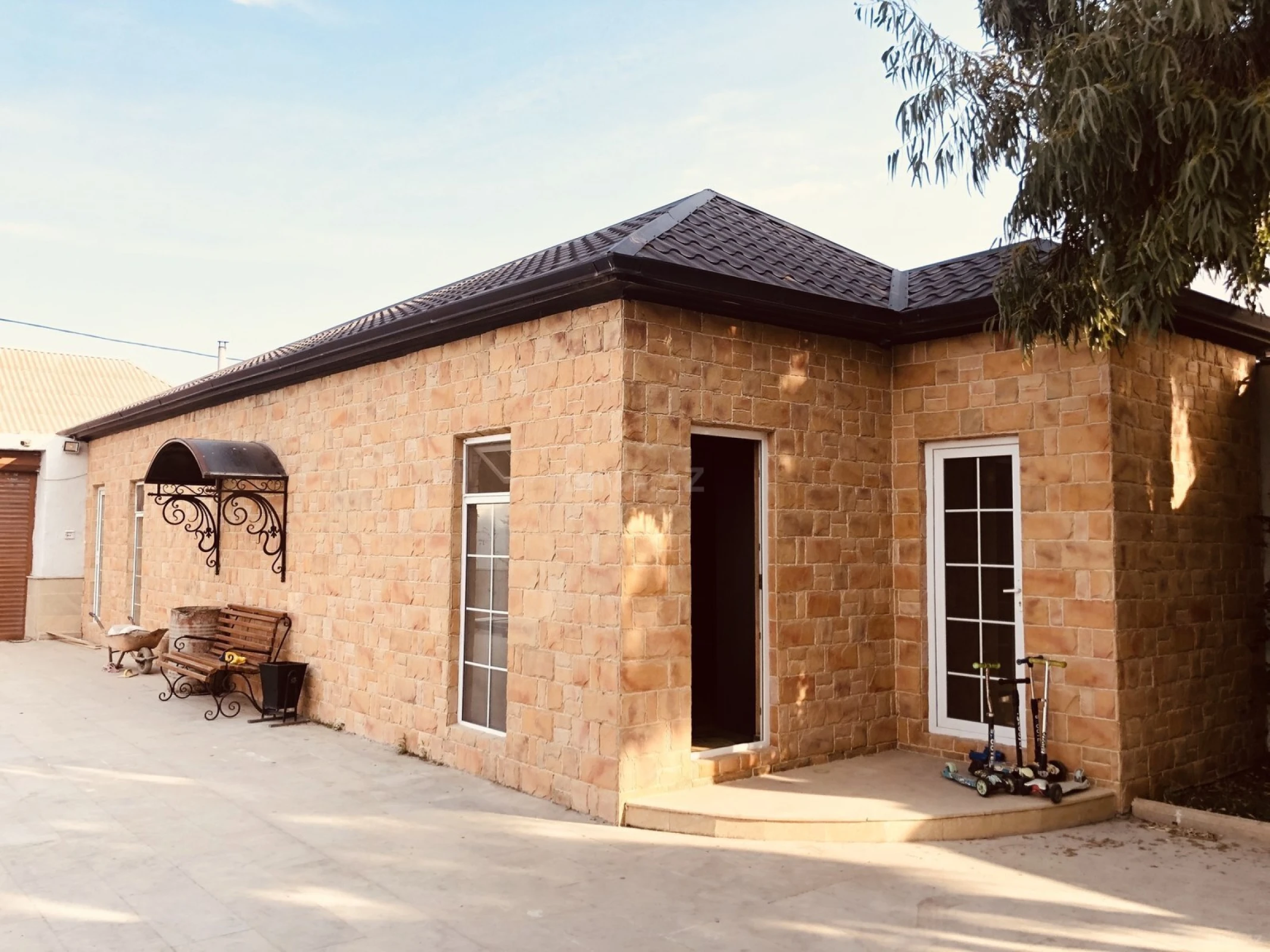 Satılır 8 otaqlı həyət evi 500 m²