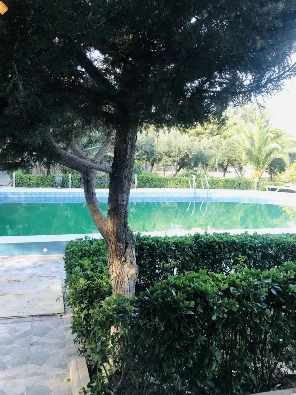 Satılır 8 otaqlı həyət evi 500 m²