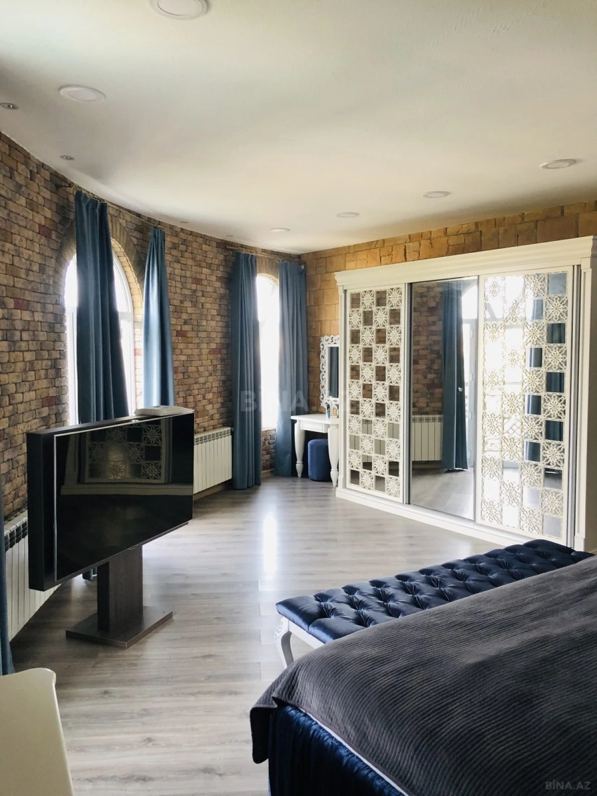 Satılır 8 otaqlı həyət evi 500 m²