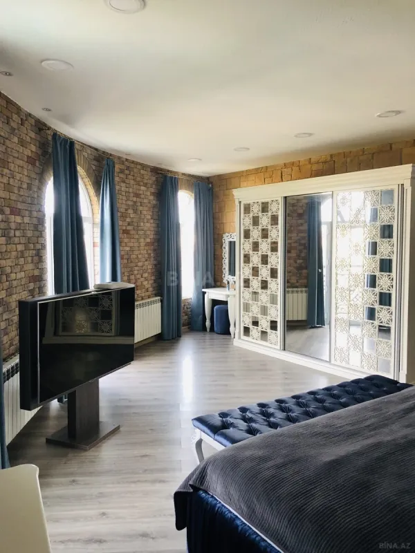 Satılır 8 otaqlı həyət evi 500 m²