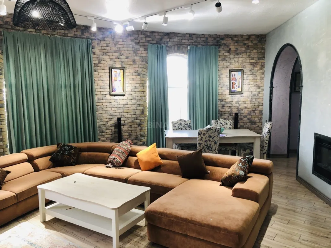 Satılır 8 otaqlı həyət evi 500 m²