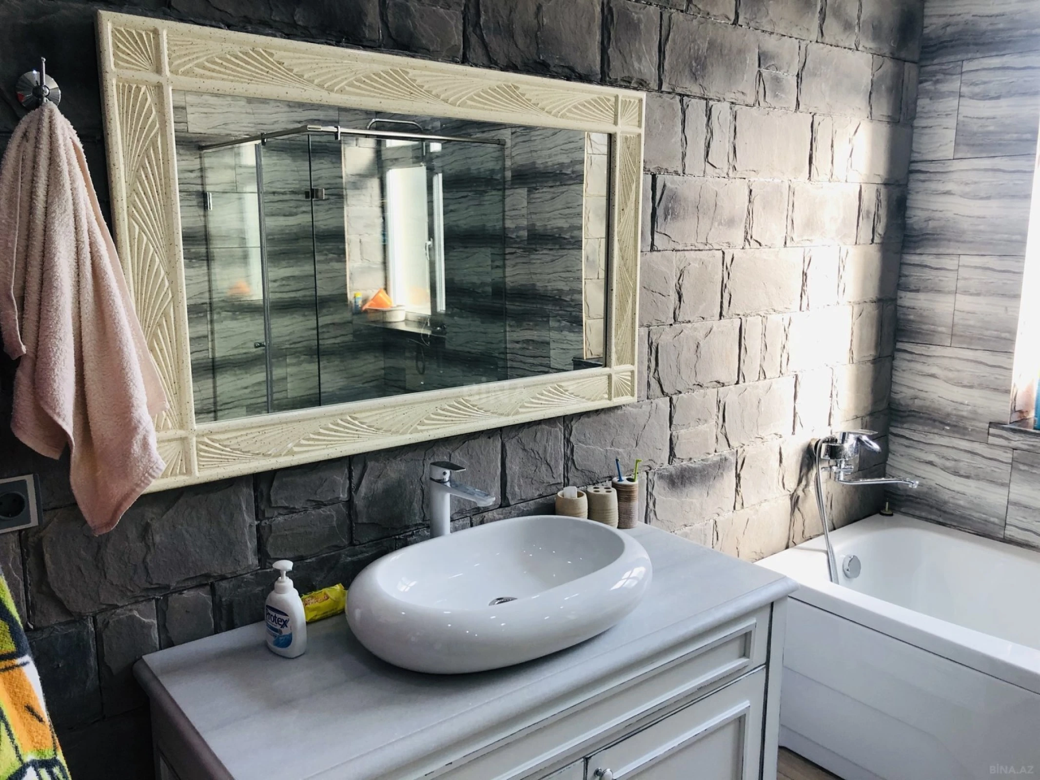 Satılır 8 otaqlı həyət evi 500 m²