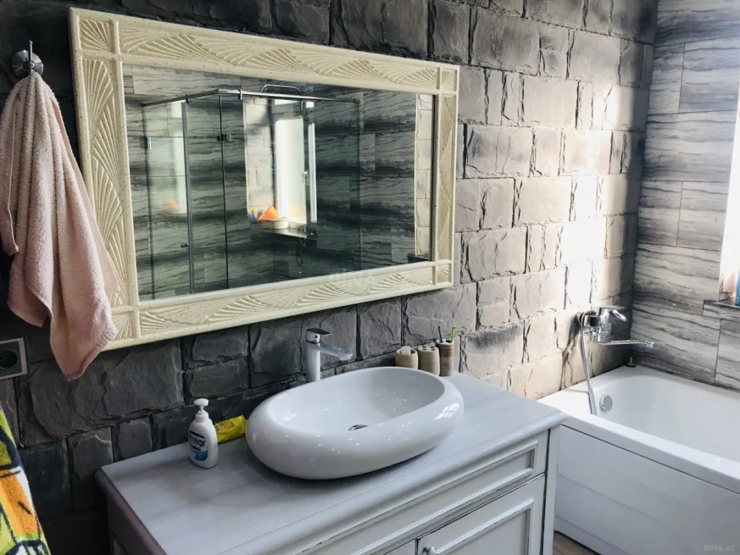 Satılır 8 otaqlı həyət evi 500 m²