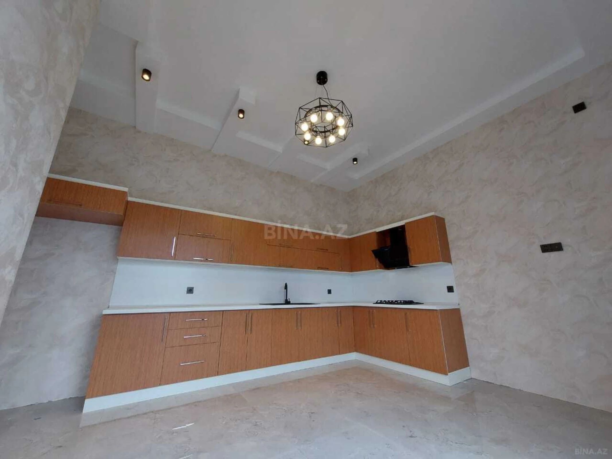 Satılır 5 otaqlı həyət evi 260 m²