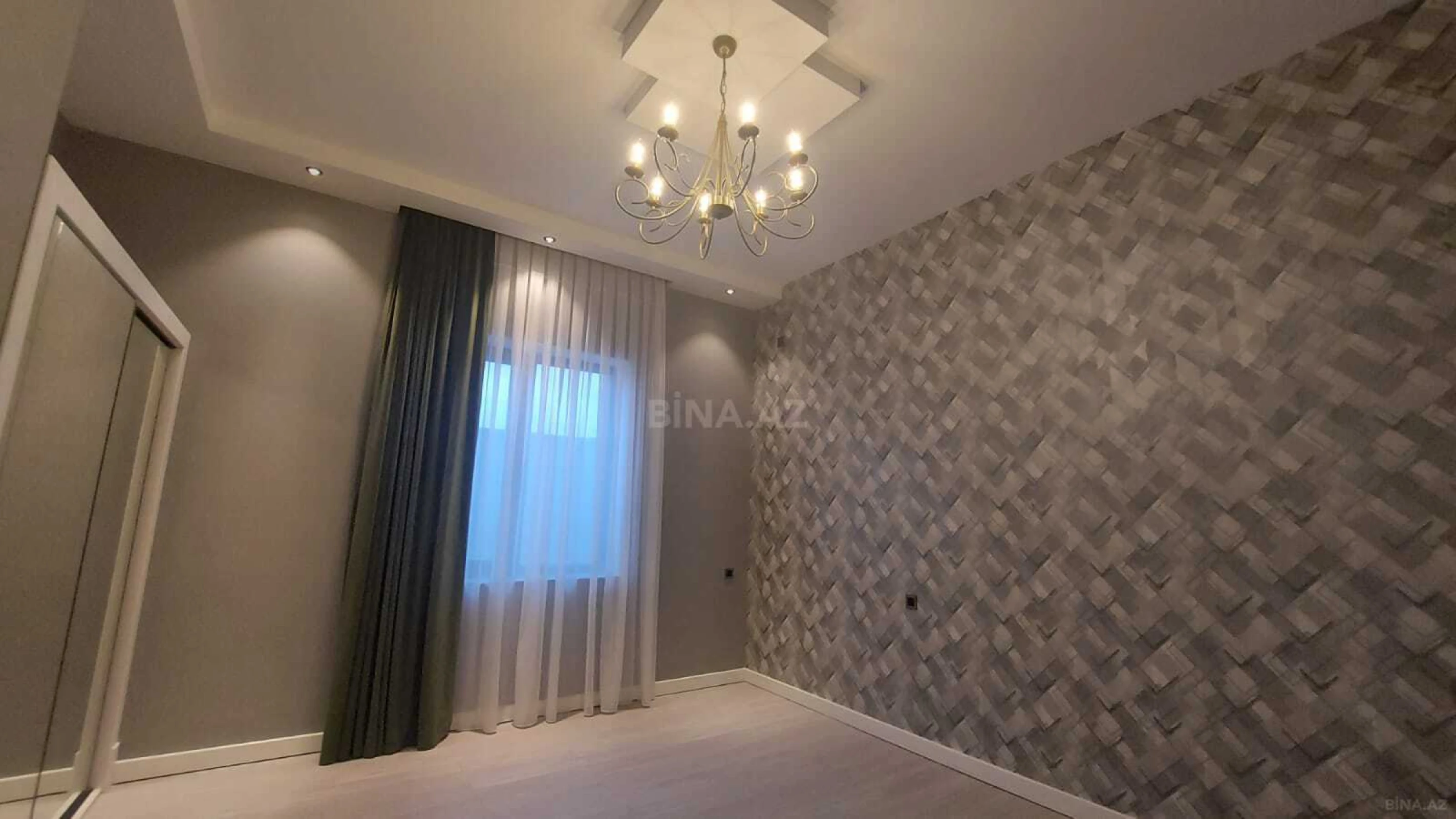 Satılır 5 otaqlı həyət evi 260 m²
