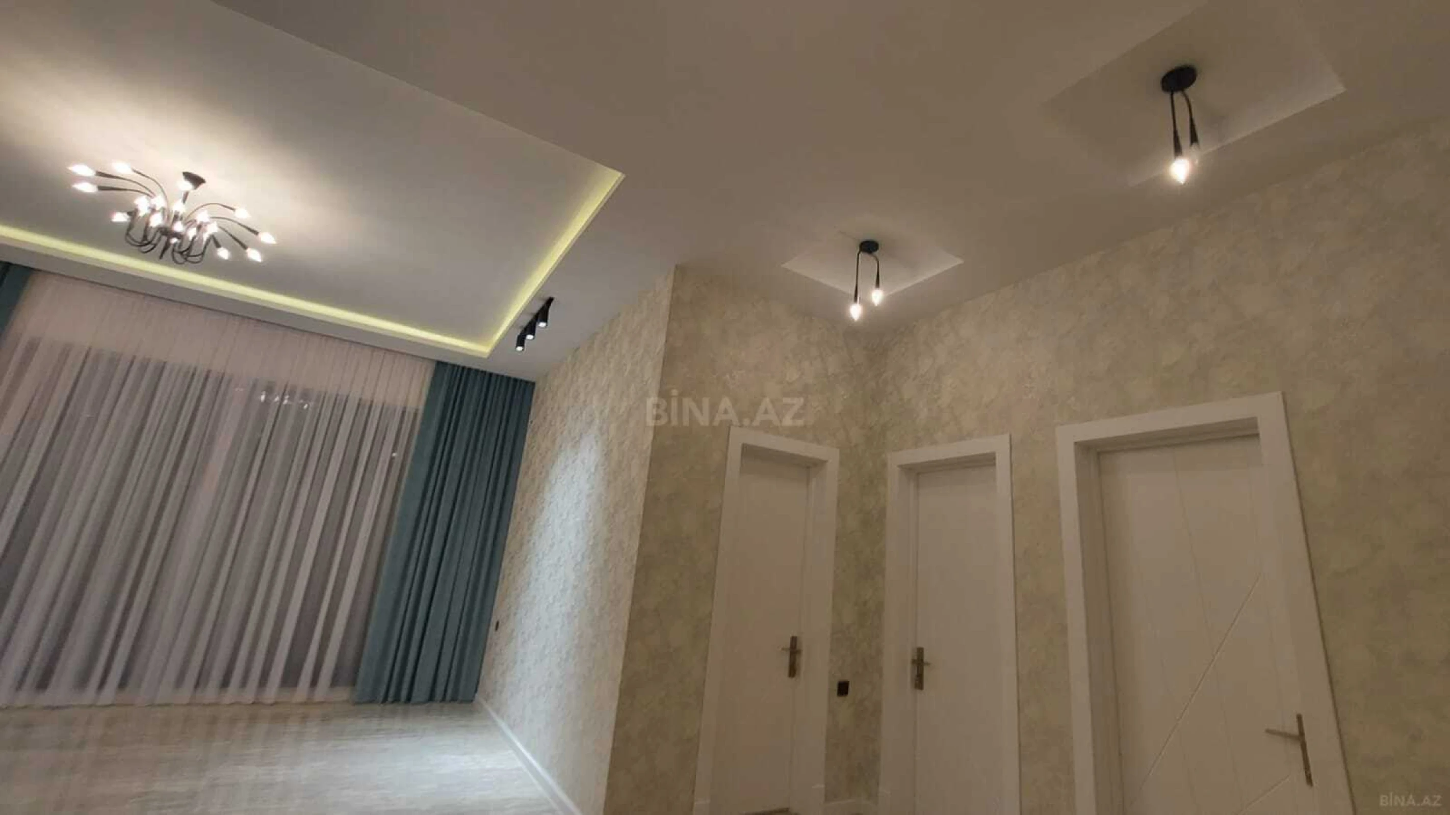 Satılır 5 otaqlı həyət evi 260 m²