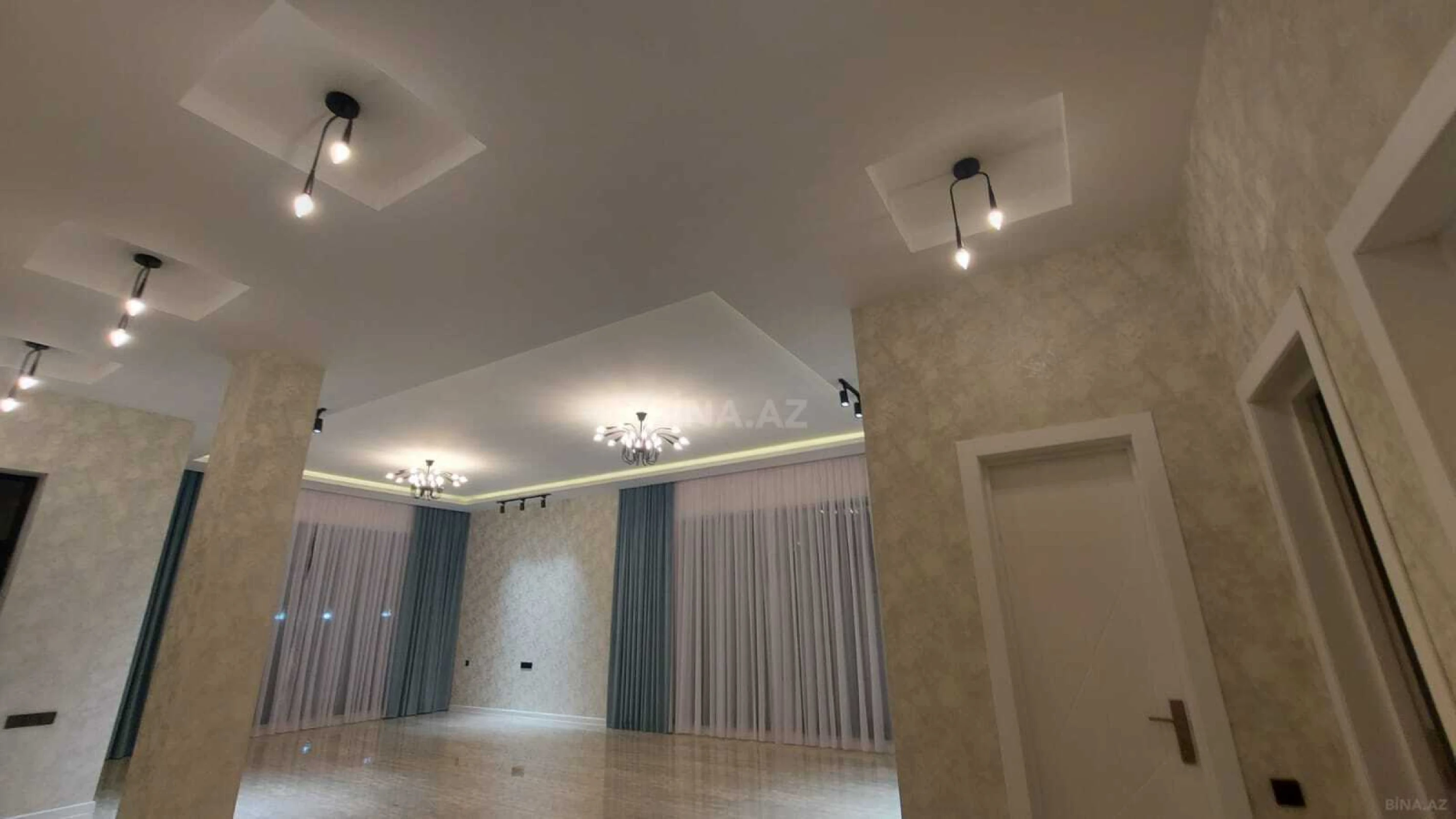 Satılır 5 otaqlı həyət evi 260 m²