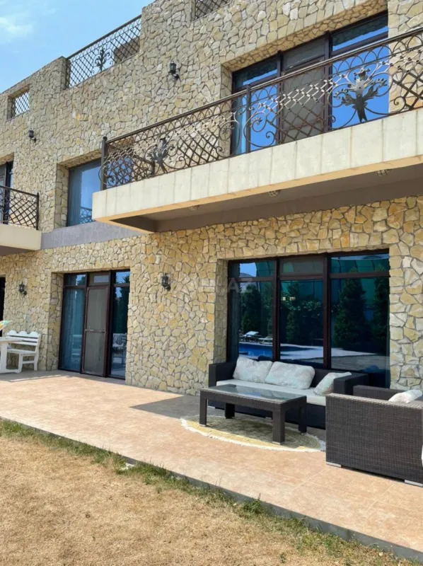 Kirayə verilir 6 otaqlı həyət evi 290 m²