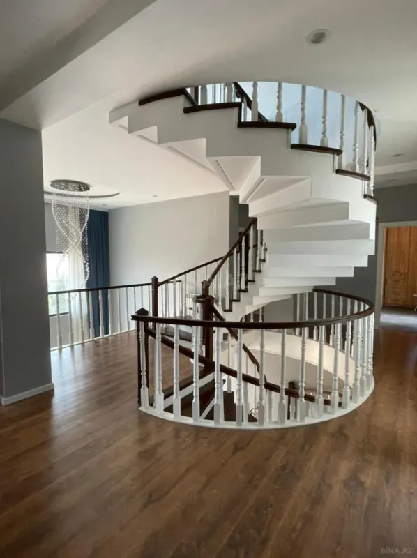 Kirayə verilir 6 otaqlı həyət evi 290 m²