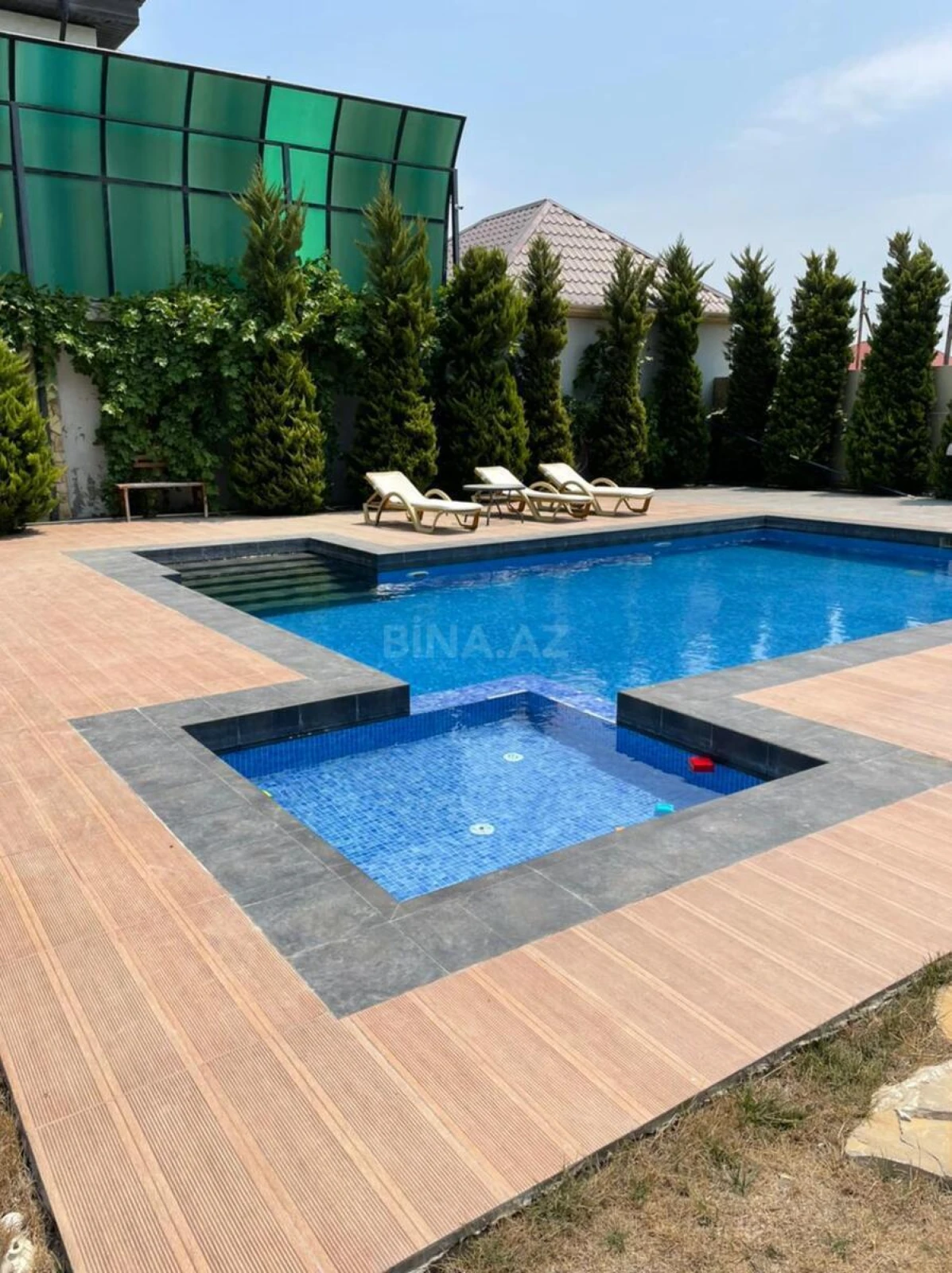 Kirayə verilir 6 otaqlı həyət evi 290 m²