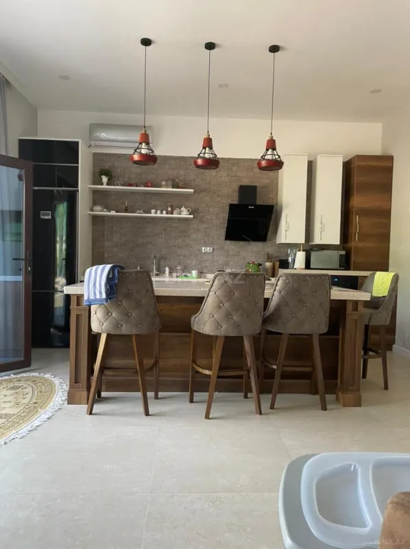 Kirayə verilir 6 otaqlı həyət evi 290 m²