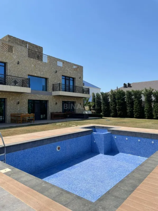 Kirayə verilir 6 otaqlı həyət evi 290 m²