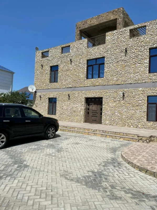 Kirayə verilir 6 otaqlı həyət evi 290 m²