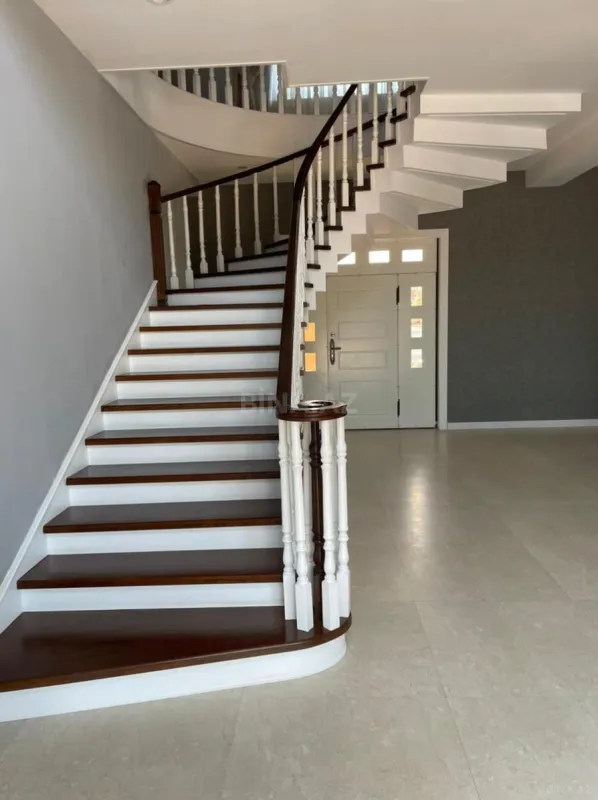 Kirayə verilir 6 otaqlı həyət evi 290 m²