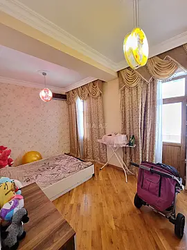 Satılır 3 otaqlı mənzil 156 m²