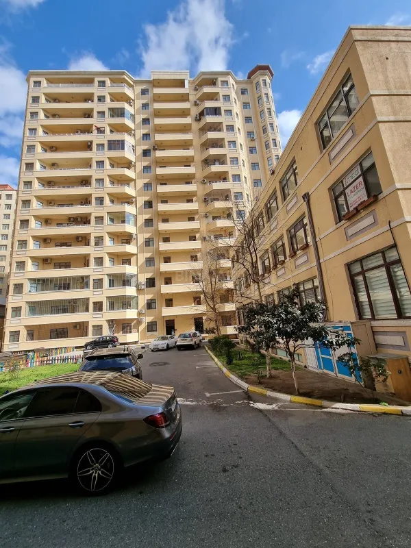 Satılır 3 otaqlı mənzil 156 m²