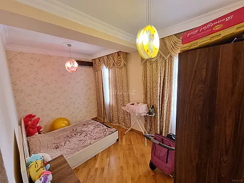 Satılır 3 otaqlı mənzil 156 m²