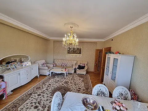 Satılır 3 otaqlı mənzil 156 m²