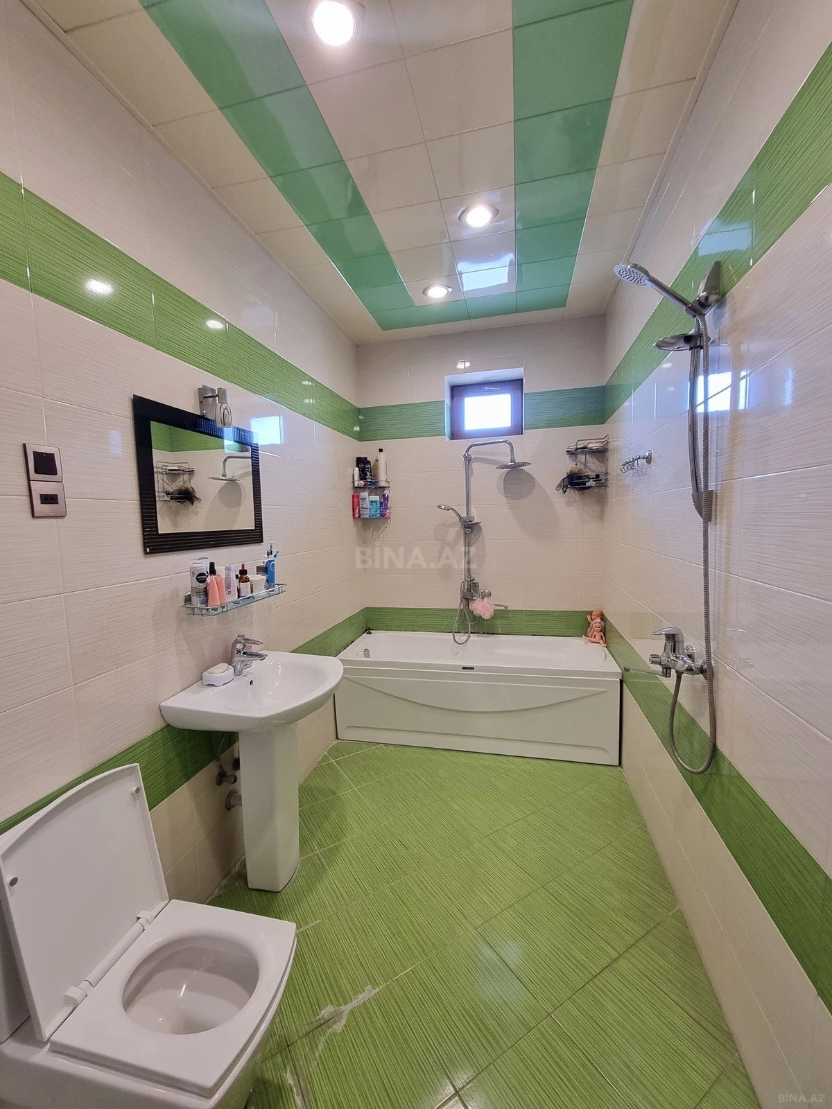 Satılır 3 otaqlı mənzil 156 m²