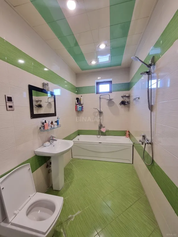 Satılır 3 otaqlı mənzil 156 m²