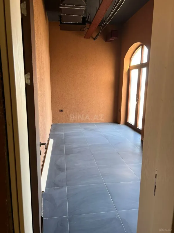 Satılır 15 otaqlı həyət evi 2000 m²