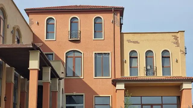 Satılır 15 otaqlı həyət evi 2000 m²
