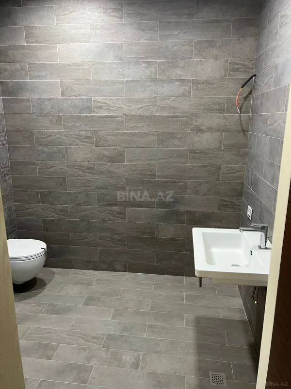 Satılır 15 otaqlı həyət evi 2000 m²