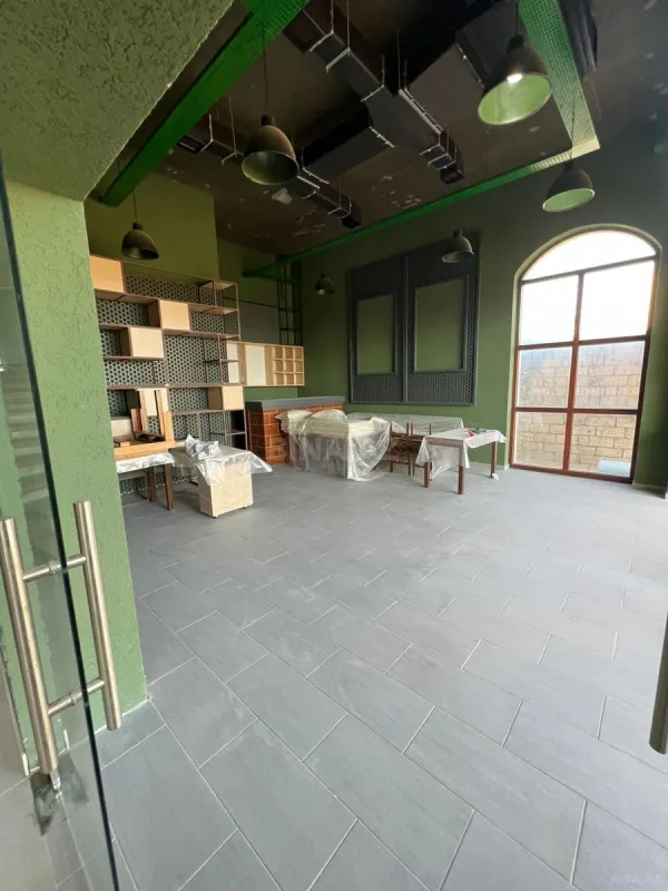 Satılır 15 otaqlı həyət evi 2000 m²