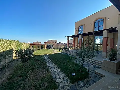 Satılır 15 otaqlı həyət evi 2000 m²