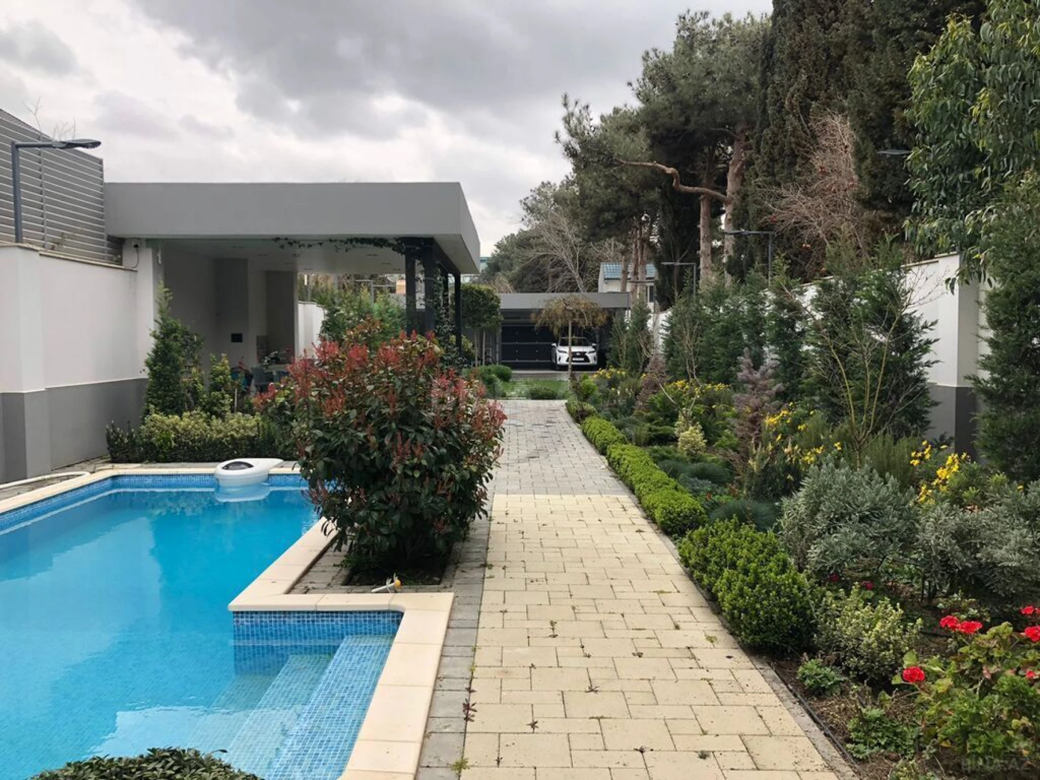 Kirayə verilir 4 otaqlı həyət evi 240 m²