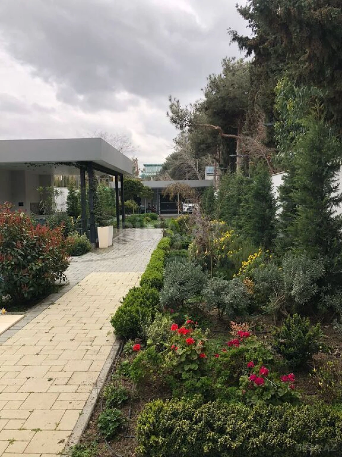 Kirayə verilir 4 otaqlı həyət evi 240 m²